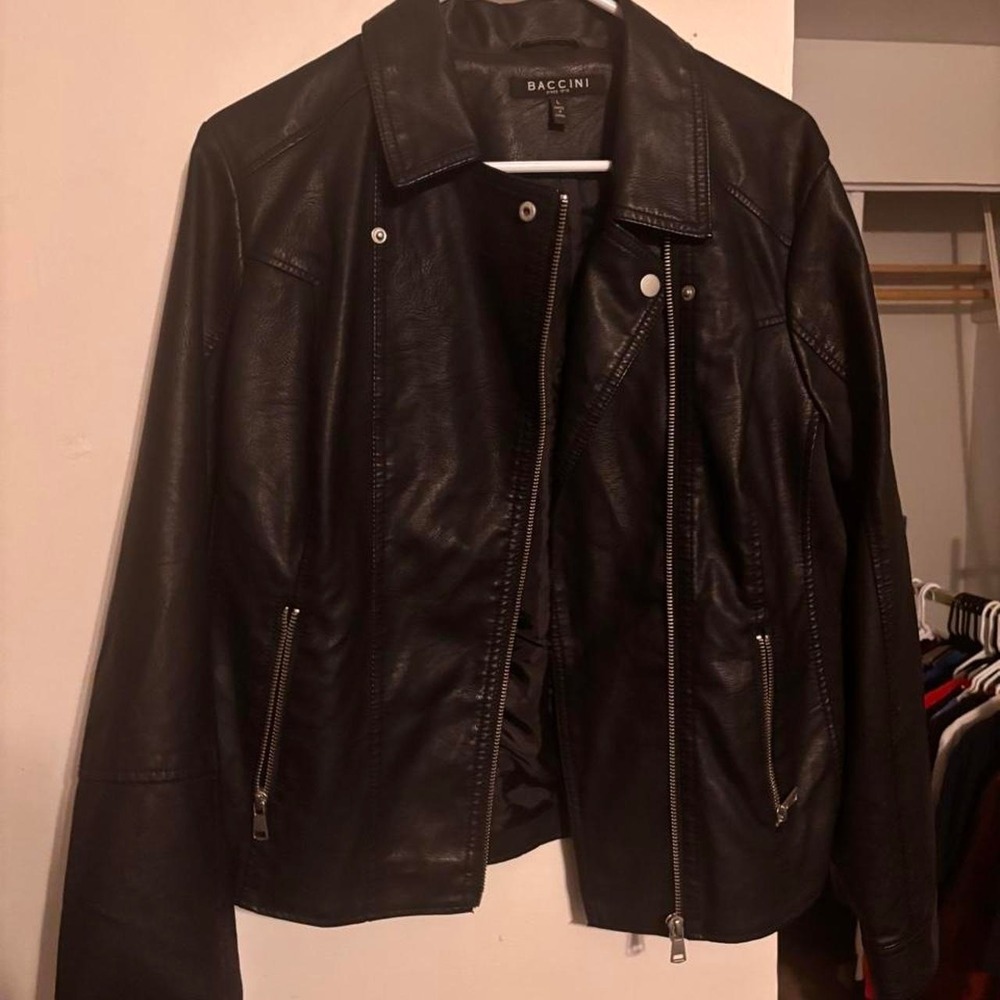 Black leather jacket baccini with zipper pockets size L